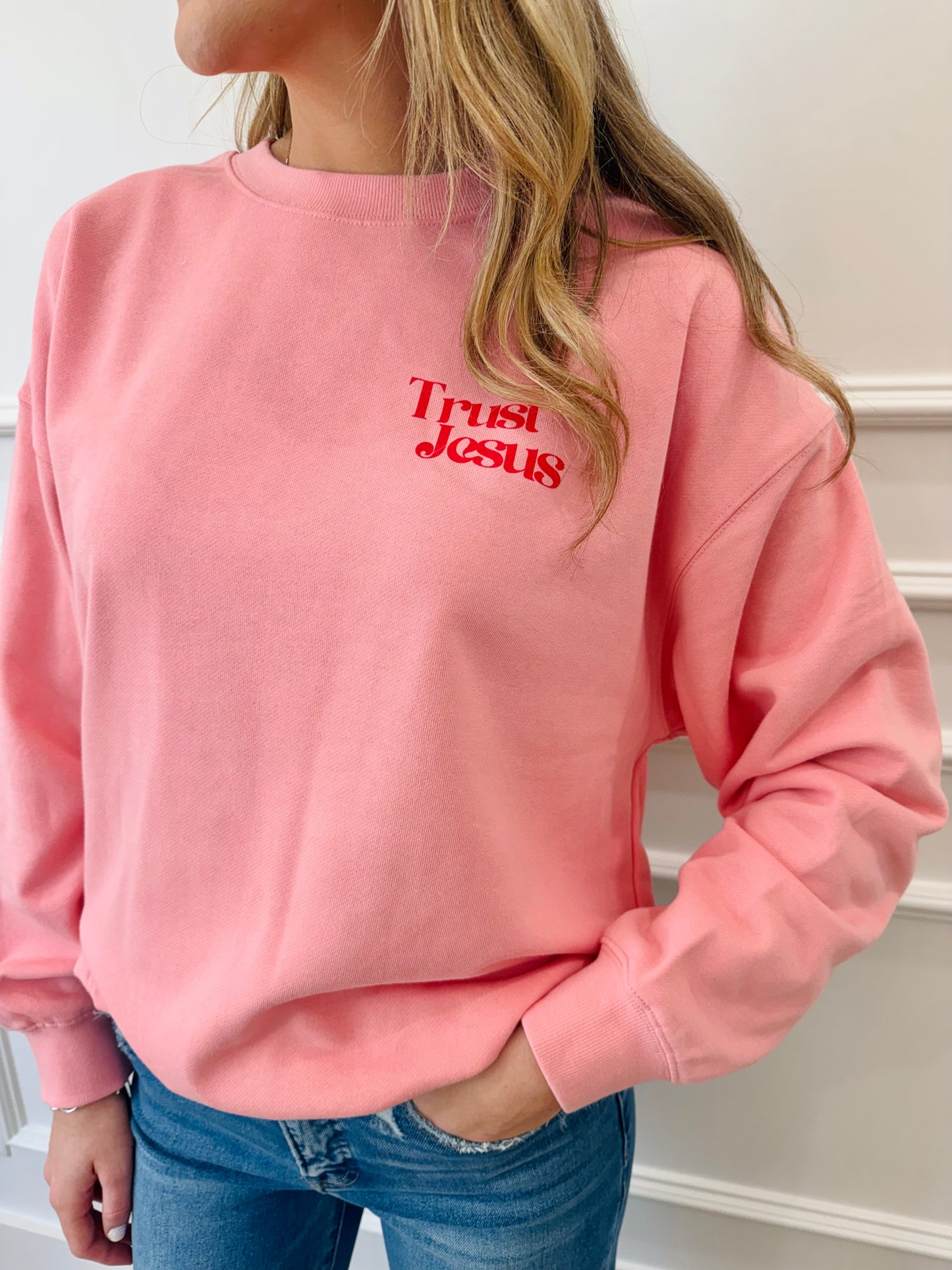 Trust Jesus Pullover - pink