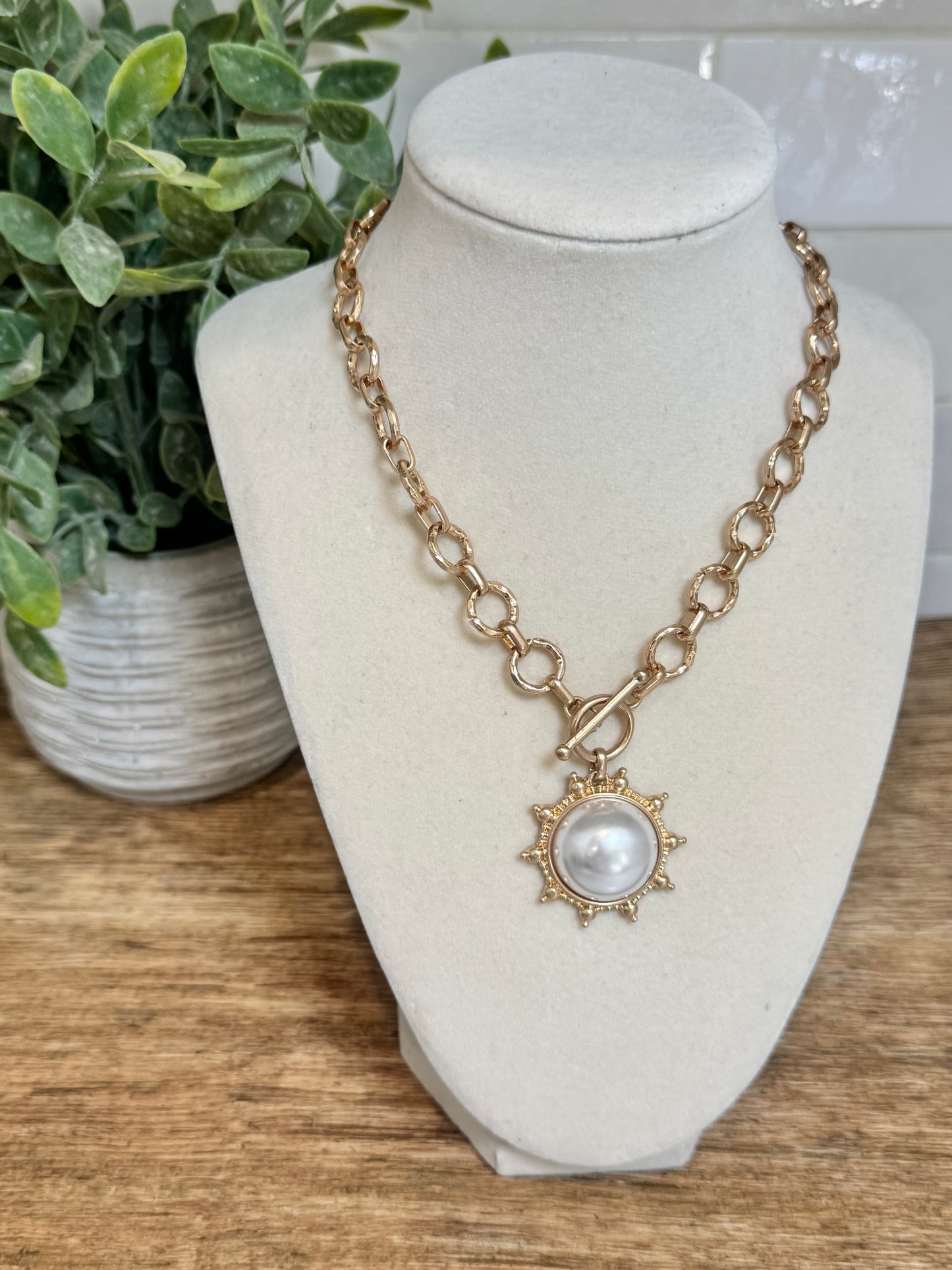 Round Pearl Pendant Chain Necklace