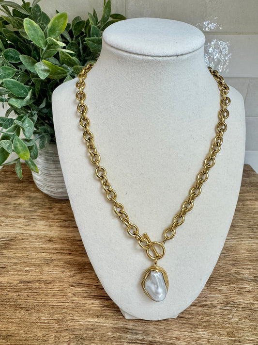 Abstract Pearl Pendant Necklace