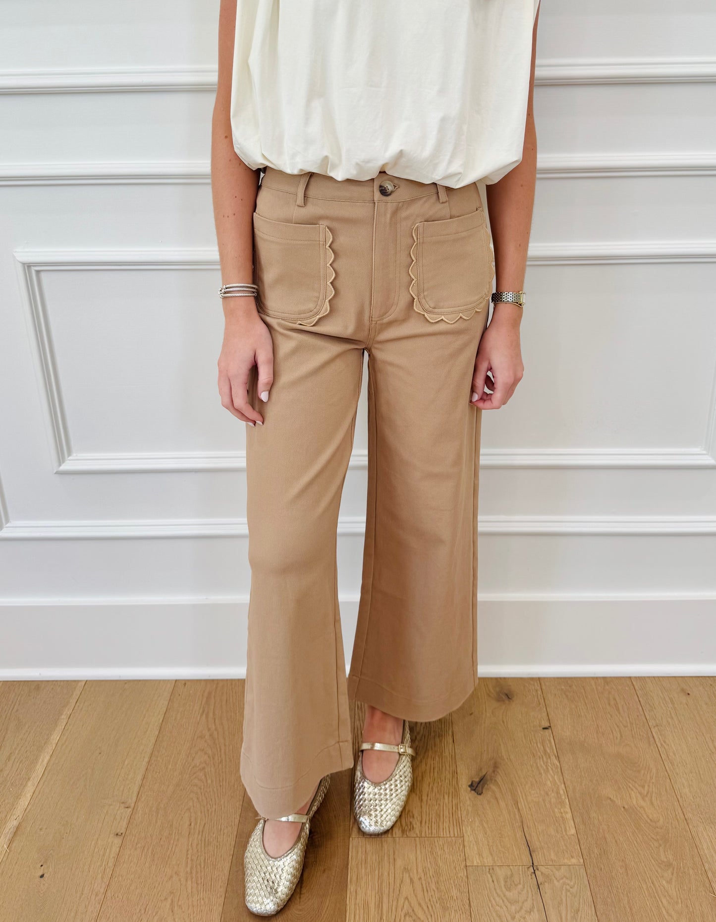City Stroll Scallop Pants